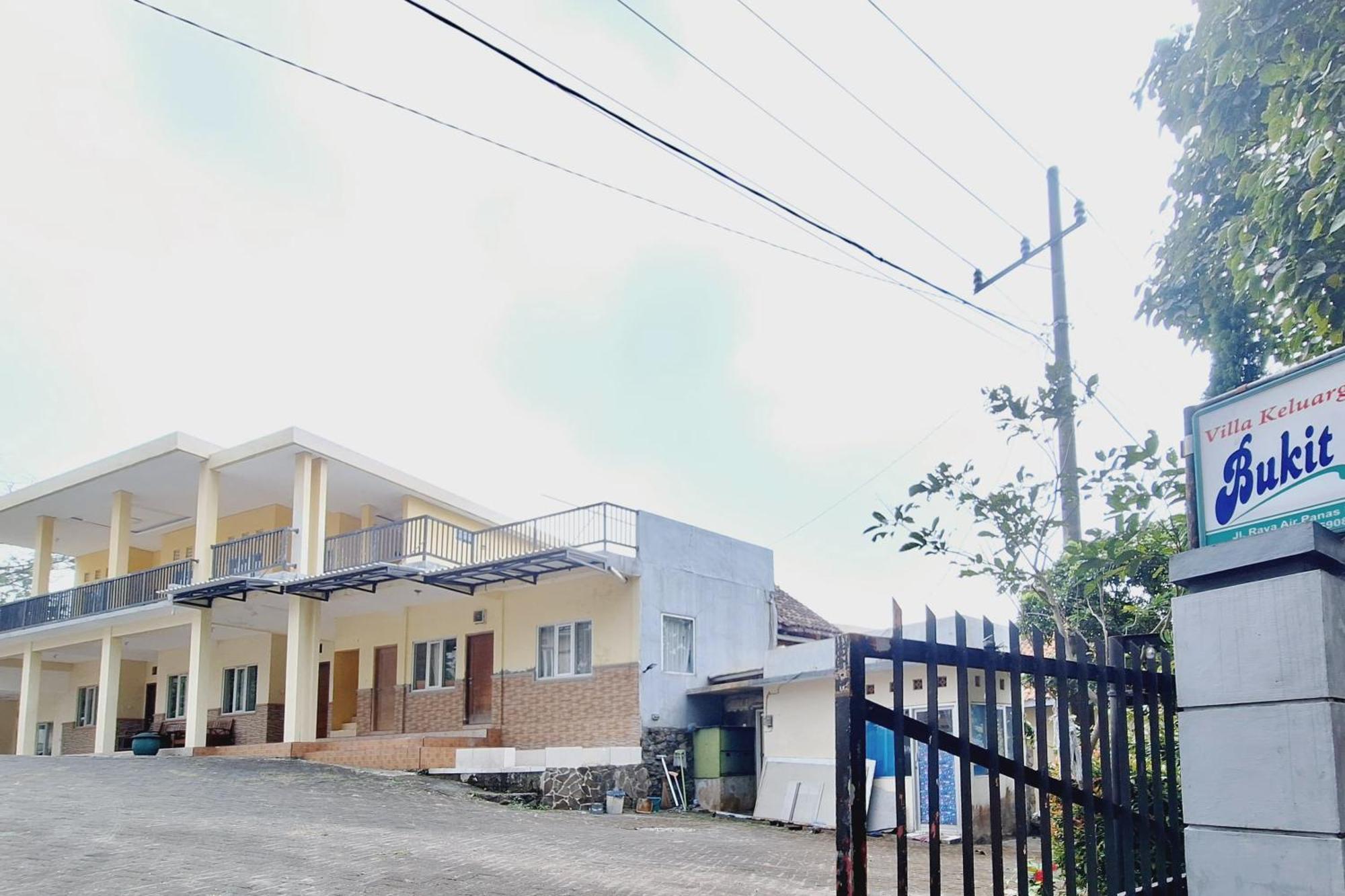 Villa Bukit Bunga Syariah Redpartner Pacet Mojokerto Ngoại thất bức ảnh