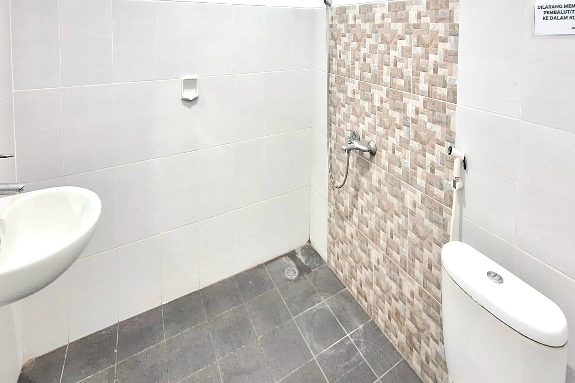 Villa Bukit Bunga Syariah Redpartner Pacet Mojokerto Ngoại thất bức ảnh