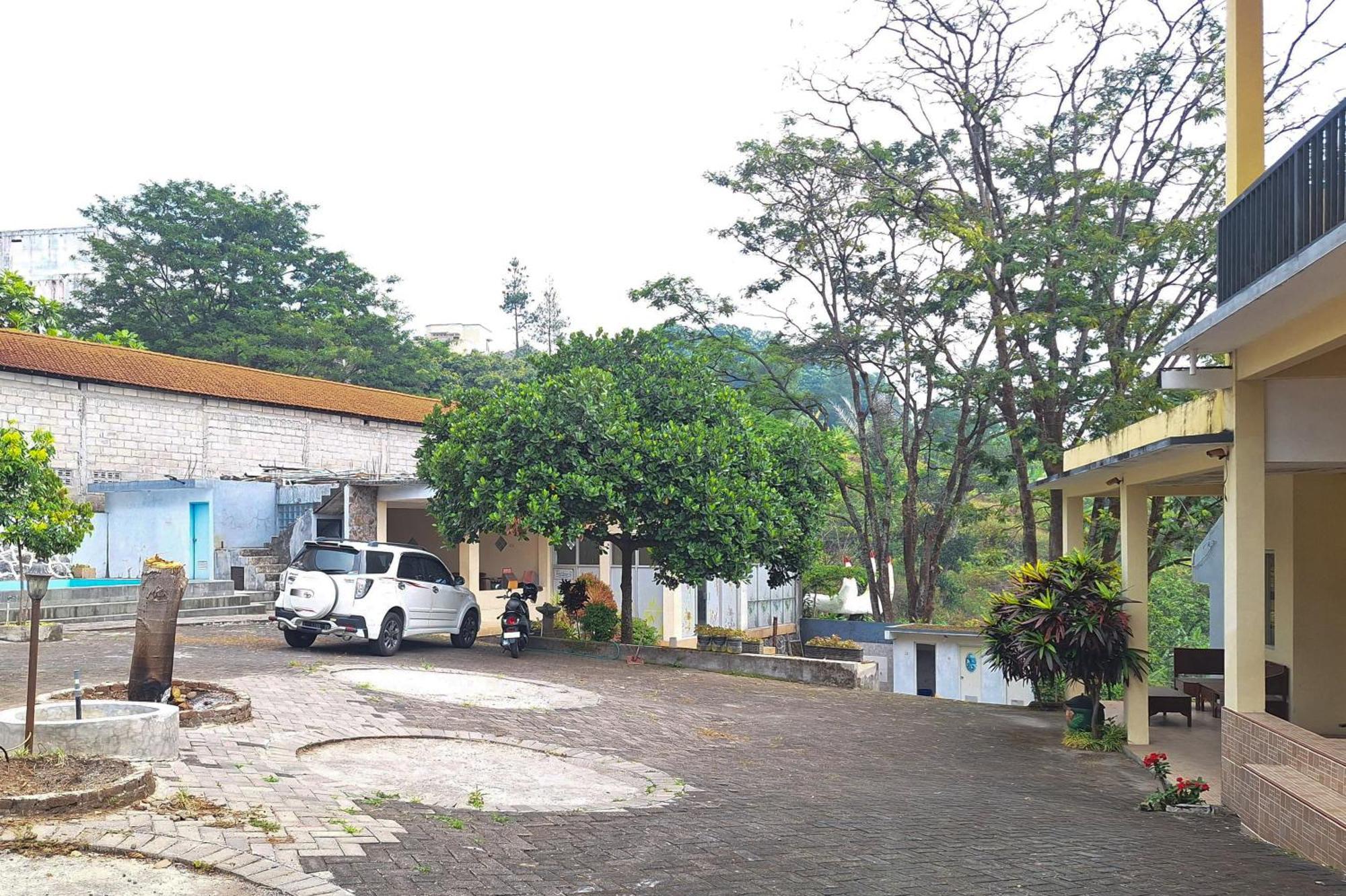 Villa Bukit Bunga Syariah Redpartner Pacet Mojokerto Ngoại thất bức ảnh